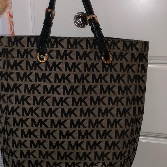 Michael Kors Handbags - Michael Kors tote